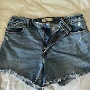Abercrombie High Rise Jean Short (Curve Love)